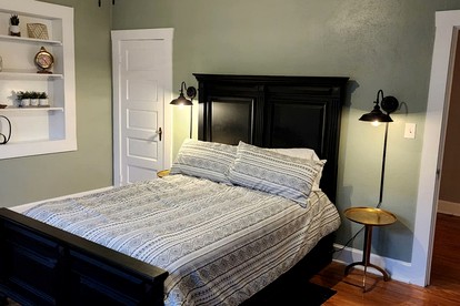 Picturesque Cottage with Pond Views Great for Family Getaways in Georgia - Midway, Georgia - glamping.directory