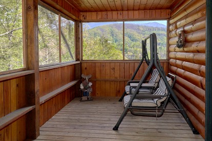 Picturesque Gatlinburg Cabin Rental for Romantic Getaways in Tennessee - Gatlinburg, Tennessee - glamping.directory