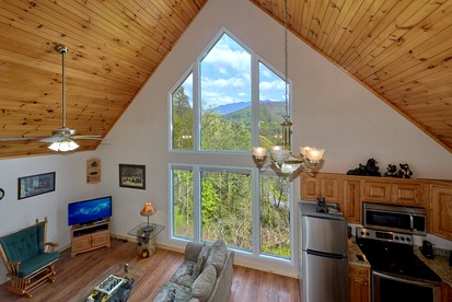 Picturesque Gatlinburg Cabin Rental for Romantic Getaways in Tennessee - Gatlinburg, Tennessee - glamping.directory
