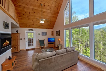 Picturesque Gatlinburg Cabin Rental for Romantic Getaways in Tennessee - Gatlinburg, Tennessee - glamping.directory