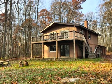 Spacious Mountain Cabin with a Fire Pit near Deep Creek Lake in Maryland - glamping.directory