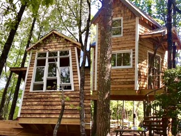 Secluded Tree House Rental with a Sleeping Loft near Lake Jocassee in South Carolina - Salem, South Carolina - glamping.directory