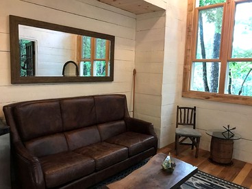 Secluded Tree House Rental with a Sleeping Loft near Lake Jocassee in South Carolina - Salem, South Carolina - glamping.directory