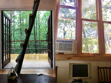 Secluded Tree House Rental with a Sleeping Loft near Lake Jocassee in South Carolina - Salem, South Carolina - glamping.directory