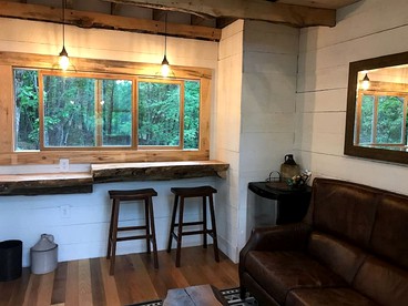 Secluded Tree House Rental with a Sleeping Loft near Lake Jocassee in South Carolina - Salem, South Carolina - glamping.directory