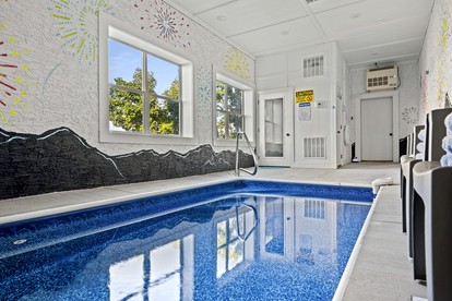 Family Cabin with Indoor Pool, Hot-Tub and Pool Table in Tennessee - Pigeon Forge, Tennessee - glamping.directory