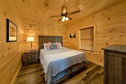 Family Cabin with Indoor Pool, Hot-Tub and Pool Table in Tennessee - Pigeon Forge, Tennessee - glamping.directory