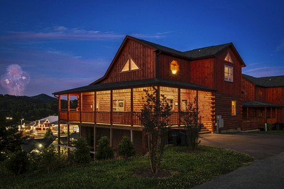 Family Cabin with Indoor Pool, Hot-Tub and Pool Table in Tennessee - glamping.directory