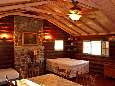 Rustic Cabin Overlooking the Beautiful Seneca Lake in New York - Hector, New York - glamping.directory