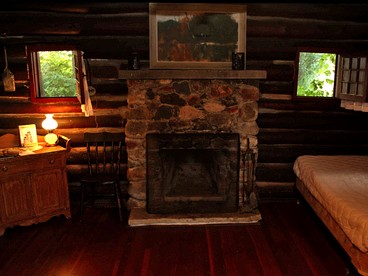 Rustic Cabin Overlooking the Beautiful Seneca Lake in New York - Hector, New York - glamping.directory