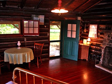 Rustic Cabin Overlooking the Beautiful Seneca Lake in New York - Hector, New York - glamping.directory