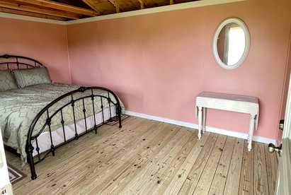 Cozy Cabin Surrounded by Fields and Woods in Oberlin, Ohio - Oberlin, Ohio - glamping.directory