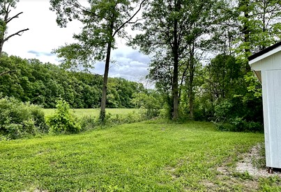 Cozy Cabin Surrounded by Fields and Woods in Oberlin, Ohio - Oberlin, Ohio - glamping.directory