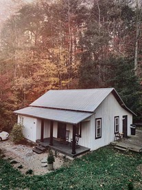 Modern Cabin Rental for Exciting Family Vacations in North Carolina - Robbinsville, North Carolina - glamping.directory