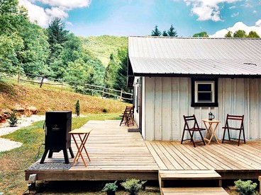 Modern Cabin Rental for Exciting Family Vacations in North Carolina - glamping.directory