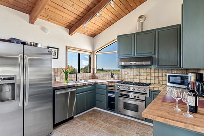 Fantastic Cabin with Fireplace in Bodega Bay, California - Bodega Bay, California - glamping.directory