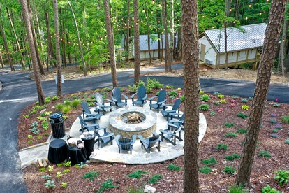Lofted Romantic Tree House Immersed in Nature in Alabama - Scottsboro, Alabama - glamping.directory