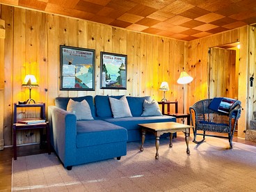 Delightful Rustic Cabin with Fireplace and Spectacular Mountain Views in Estes Park, Colorado - Estes Park, Colorado - glamping.directory