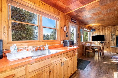 Delightful Rustic Cabin with Fireplace and Spectacular Mountain Views in Estes Park, Colorado - Estes Park, Colorado - glamping.directory