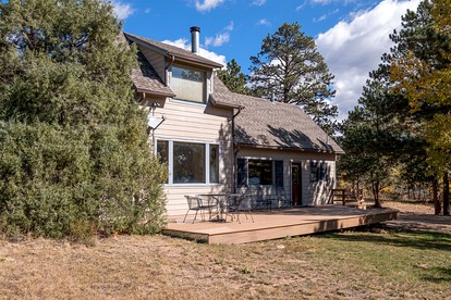 Delightful Rustic Cabin with Fireplace and Spectacular Mountain Views in Estes Park, Colorado - glamping.directory
