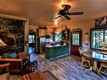 Quiet Cottage Rental for Two in Horse Country near Yosemite National Park Gateway, California - Catheys Valley, California - glamping.directory