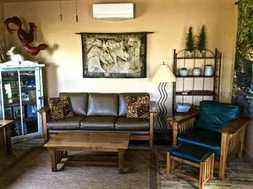 Quiet Cottage Rental for Two in Horse Country near Yosemite National Park Gateway, California - Catheys Valley, California - glamping.directory
