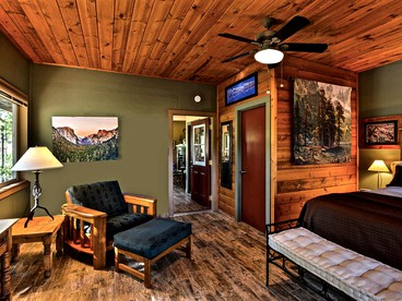 Quiet Cottage Rental for Two in Horse Country near Yosemite National Park Gateway, California - Catheys Valley, California - glamping.directory