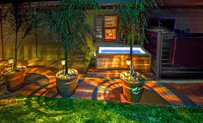 Quiet Cottage Rental for Two in Horse Country near Yosemite National Park Gateway, California - Catheys Valley, California - glamping.directory