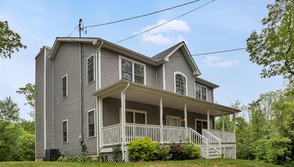 Charming Cottage Rental near Sterling Forest State Park in New York - Monroe, New York - glamping.directory