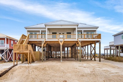 Amazing Beach House with Swimming Pool in Dauphin Island, Alabama - glamping.directory