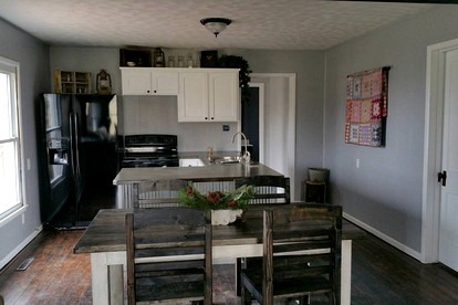 Idyllic Cottage Rental Tucked Away in the Countryside near Springfield, Missouri - Hartville, Missouri - glamping.directory