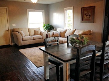 Idyllic Cottage Rental Tucked Away in the Countryside near Springfield, Missouri - Hartville, Missouri - glamping.directory