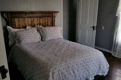 Idyllic Cottage Rental Tucked Away in the Countryside near Springfield, Missouri - Hartville, Missouri - glamping.directory