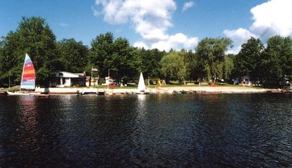 Lakefront Accommodation with Access to Outdoor Activities in Wells, Vermont - Wells, Vermont - glamping.directory