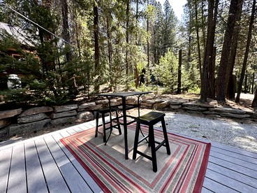 Fantastic Wooden Cabin with Hot-tub and Fire Pit in Leavenworth, Washington - Leavenworth, Washington - glamping.directory