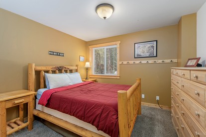 Fantastic Wooden Cabin with Hot-tub and Fire Pit in Leavenworth, Washington - Leavenworth, Washington - glamping.directory