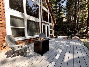 Fantastic Wooden Cabin with Hot-tub and Fire Pit in Leavenworth, Washington - Leavenworth, Washington - glamping.directory