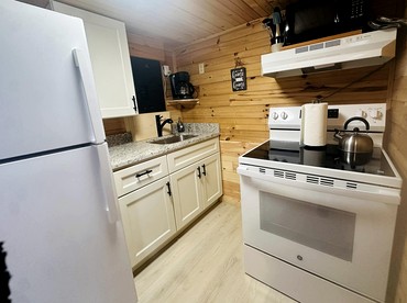Cozy Modern Cabin with Stunning Mountain Views near Spruce Pine, North Carolina - Newland, North Carolina - glamping.directory