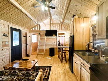 Cozy Modern Cabin with Stunning Mountain Views near Spruce Pine, North Carolina - Newland, North Carolina - glamping.directory