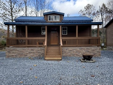 Cozy Modern Cabin with Stunning Mountain Views near Spruce Pine, North Carolina - Newland, North Carolina - glamping.directory