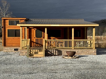 Cozy Modern Cabin with Stunning Mountain Views near Spruce Pine, North Carolina - Newland, North Carolina - glamping.directory