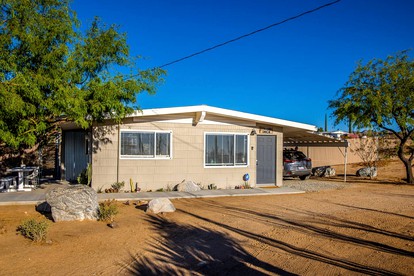 Yucca Valley Glampiing Spot with Hot-Tub and Full Amenities - glamping.directory