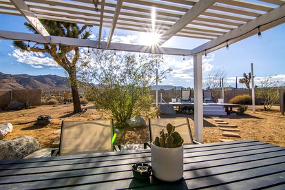 Yucca Valley Glampiing Spot with Hot-Tub and Full Amenities - Yucca Valley, California - glamping.directory
