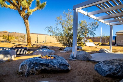 Yucca Valley Glampiing Spot with Hot-Tub and Full Amenities - Yucca Valley, California - glamping.directory