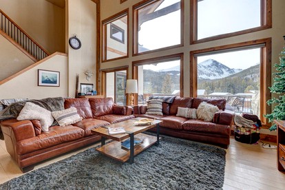 Stylish Breckenridge Accommodation with Views of Quandary Mountain - Blue River, Colorado - glamping.directory