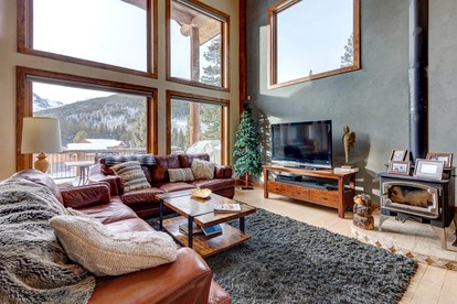 Stylish Breckenridge Accommodation with Views of Quandary Mountain - Blue River, Colorado - glamping.directory