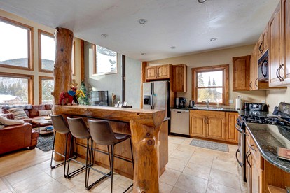 Stylish Breckenridge Accommodation with Views of Quandary Mountain - Blue River, Colorado - glamping.directory