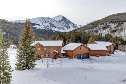 Stylish Breckenridge Accommodation with Views of Quandary Mountain - glamping.directory