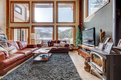 Stylish Breckenridge Accommodation with Views of Quandary Mountain - Blue River, Colorado - glamping.directory