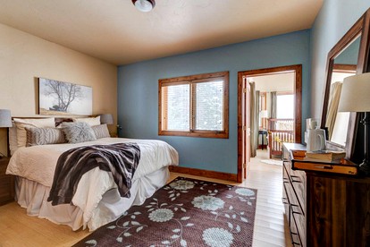 Stylish Breckenridge Accommodation with Views of Quandary Mountain - Blue River, Colorado - glamping.directory